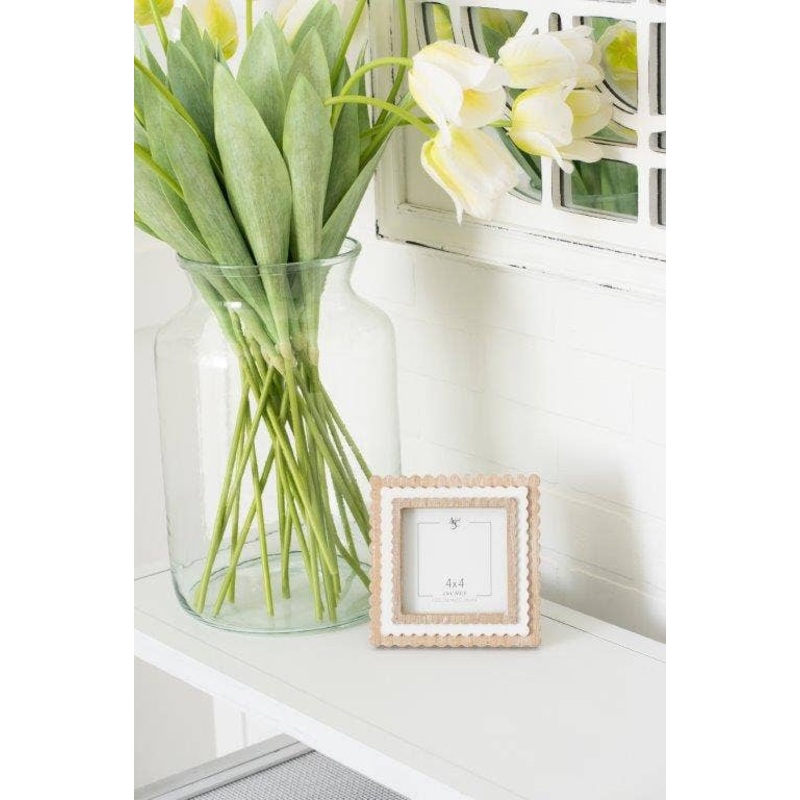 11847 - 6x6x1 wood photo frame (SCALLOP) ntrl/wh (4x4) pic