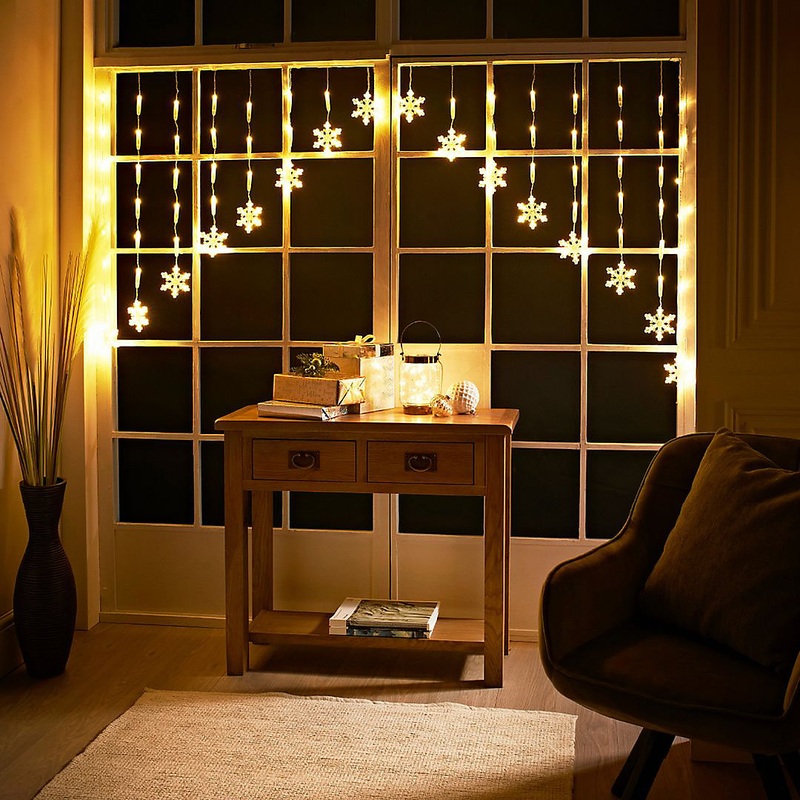 The Christmas Workshop 71619 Mains Operated Snowflake Curtain Lights