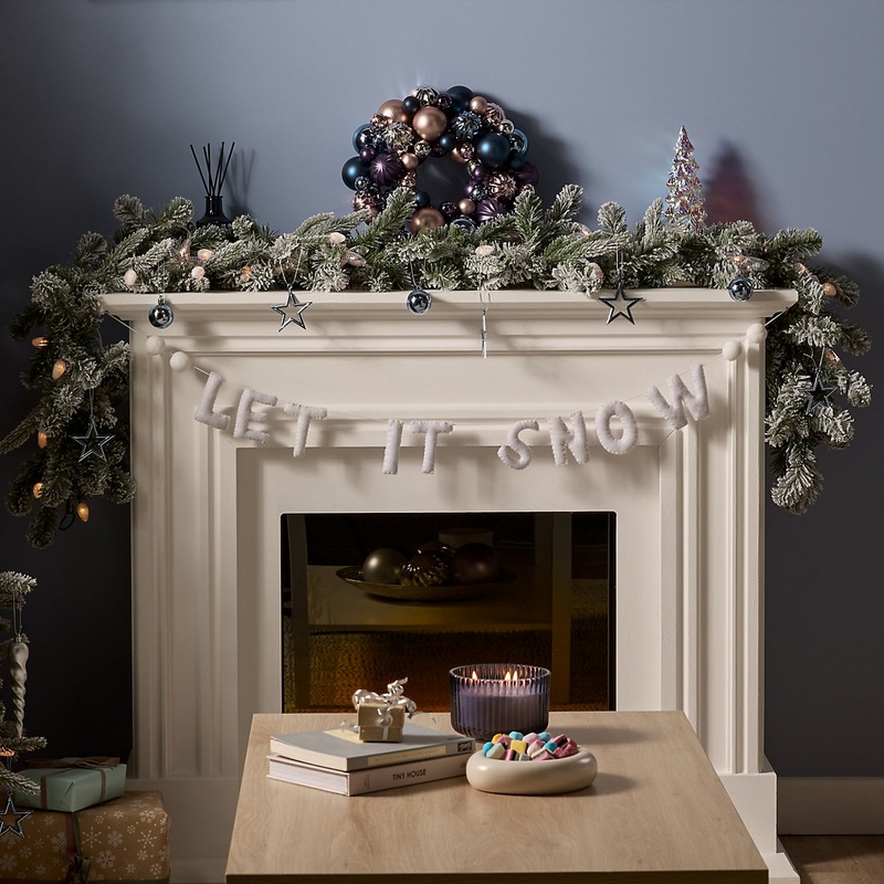 1.83m Octanis Green Garland - Battery-powered