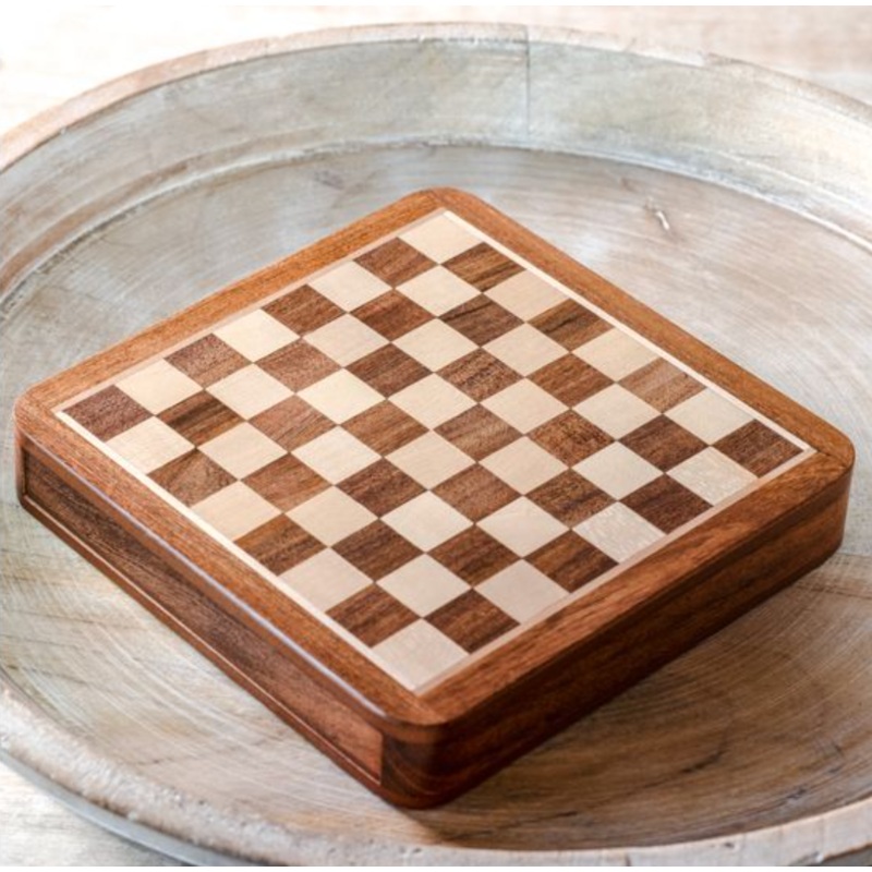 ACACIA WOOD MAGNETIC CHESS SET