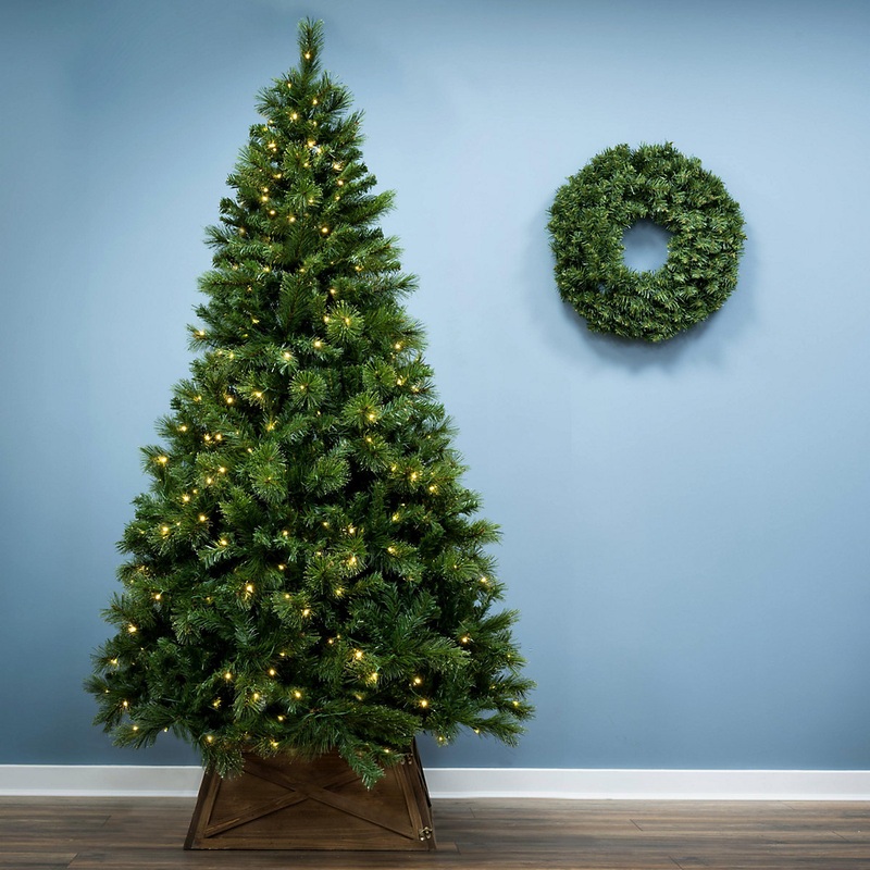 The 5ft Pre-lit Majestic Dew Pine Tree with hinged branches